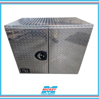 RC TOOL BOX 45L X 26H X 24D ALUM TREAD PLT